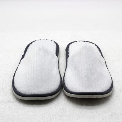 Zárt szállodai papucs, bordázott, fehér, 30cm (KRSNR5)