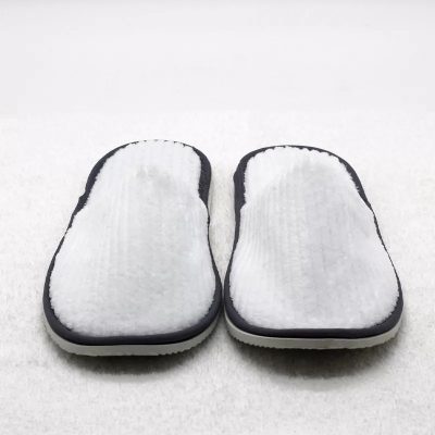 Zárt szállodai papucs, bordázott, fehér, 29cm (KRSNR529)