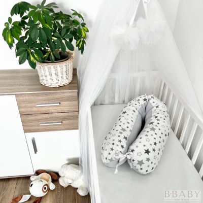 Egyenes vonalú kismamapárna – Little Star | Szürke nyugalom aprócsillagokkal babának és mamának