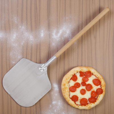 Pizzalapát, alumínium, fa nyéllel, 30,5x35,5x91,5cm (teljes hossz)