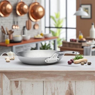 Mineral B Pro vasserpenyő 28 cm – de Buyer, 3 mm vastag, ergonomikus rozsdamentes nyéllel