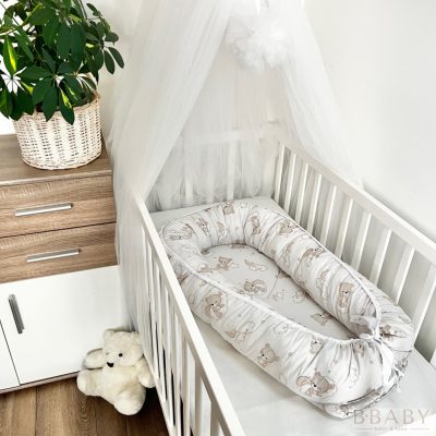 Álomfelhő – Babafészek újszülötteknek | Bézs, szivárványos mackós, 100% pamut, antiallergén, mosható