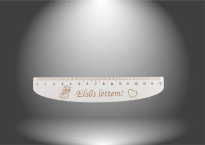 Vonalzó (Elsős lettem lányos)