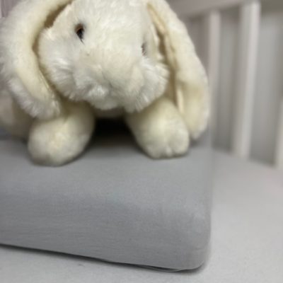 bbaby pamut gumis lepedő 60x120 és 70x140 szürke