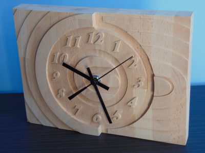 Curved Bükkfa óra
