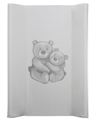 Ölelő Macik – Pelenkázólap puha peremes 70×50 cm | Bézs-szürke, rajzolt mackó ölelés minta, vízlepergető, bababarát