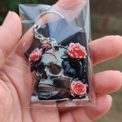 Rózsás koponya kulcstartó