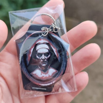 Gonosz apáca kulcstartó