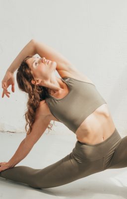 Ökopamut sportmelltartó - pasztell oliva - PATENT DUO