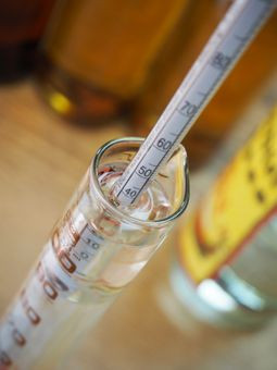 Mérőhenger 100 ml, üveg, jól leolvasható beosztású