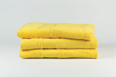 Törölköző - napsárga - széles bordűrrel - 70x130 cm