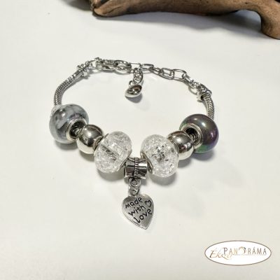 Pandorka karkötő, ezüst színű alapon 