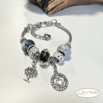 Pandorka karkötő, ezüst színű alapon 
