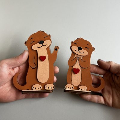 Szerelmes vidra páros – fa dekor figura