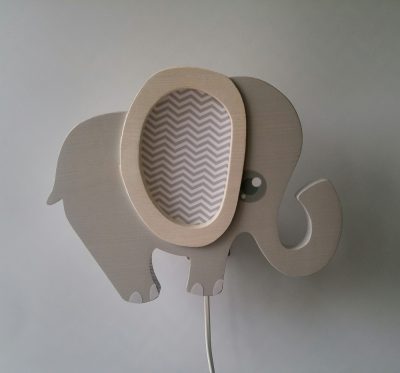 Elefántos falilámpa , szürke, fehér füllel