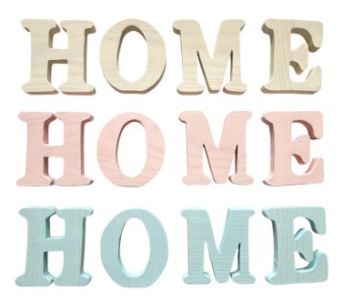 HOME betűsor fából különböző színekben