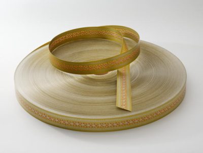 Arany alapon magos szalag 31 mm széles