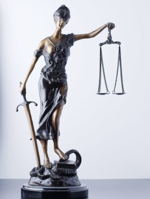 Bronz Justicia szobor - 77 cm