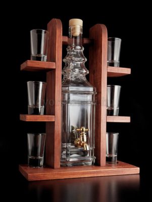 Pálinkás polc 1 üveg 6 pohárral barna