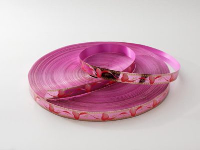 Szív ciklámen alapon szalag 19 mm széles