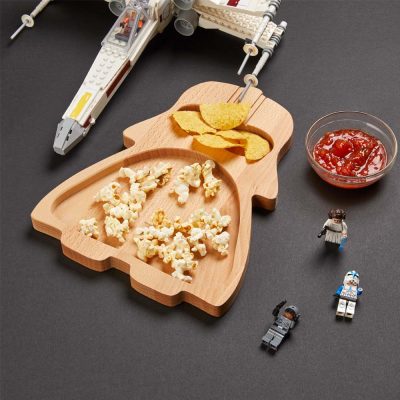 Sötét kisfiú jelmezben