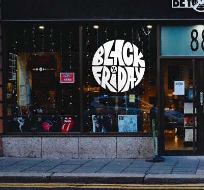 Gömbölyű Black Friday kirakat matrica