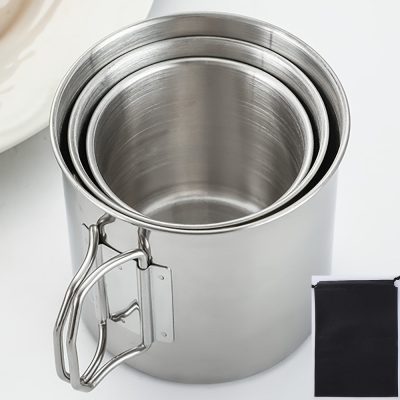 500 ml-es tartós és hordozható rozsdamentes acél kempingpohár karabinerkapcstal és összecsukható fogantyúval