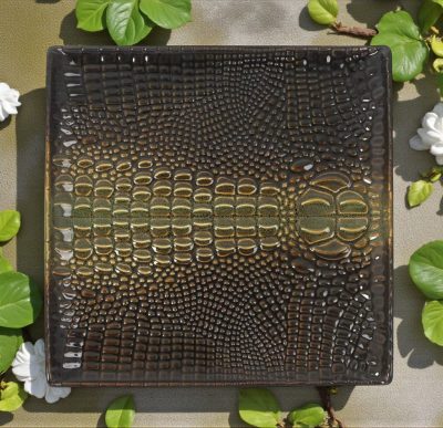 Cocodrilo spanyol porcelán desszerttányér – 20x20 cm, krokodil mintázattal