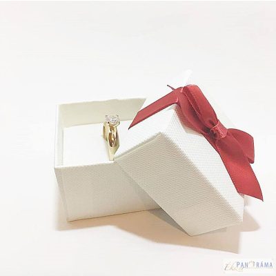 Díszdoboz fehér piros masnival - gyűrűs