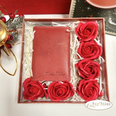 Ajándékcsomag Női valódi bőr irattartó szappanrózsákkal