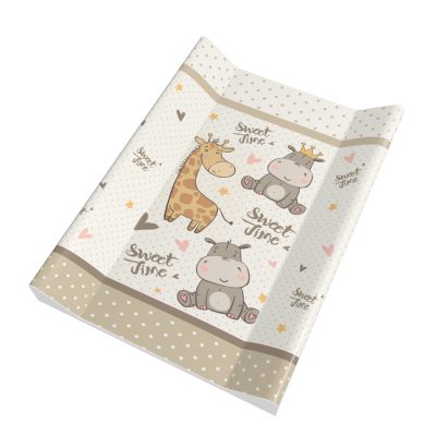 Sweet Time – Pelenkázólap merev peremes 70×50 cm | Bézs-mustársárga, bébi zsiráf és víziló mintával