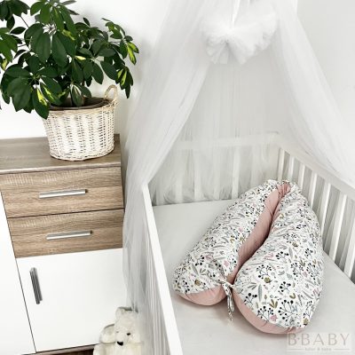 Egyenes vonalú kismamapárna – Bűbájos Berkenye | Rózsaszín harmónia apró virágmintával