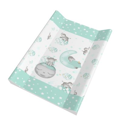 Bébi Elefánt – Pelenkázólap merev peremes 70×50 cm | Zöld, holdon alvó kiselefánt mintával