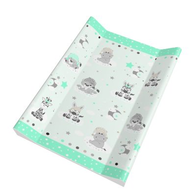 Afrikai Álom – Pelenkázólap merev peremes 70×50 cm | Zöld színvilág, afrikai bébiállatos minta