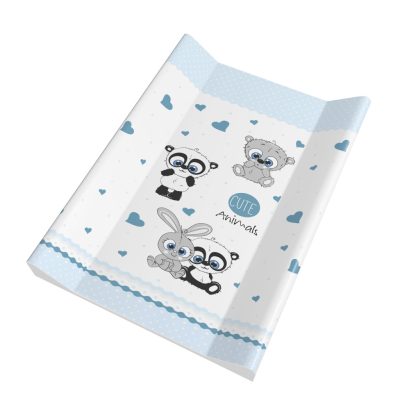 Cuki Állatok – Pelenkázólap puha peremes 70×50 cm | Kék, nagyszemű állatfigurák szívecskékkel, vízlepergető, bababarát