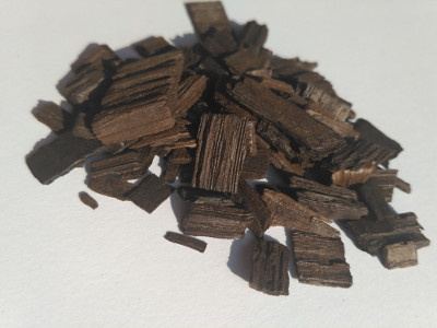 Erősen égetett fachips tölgyből, 40 gr