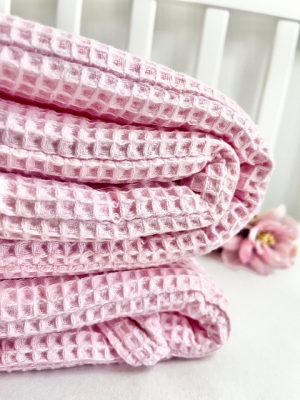 Babarózsaszín waffle kiságy rácsvédő – puha pamut fejvédő 200x30 cm