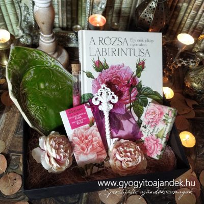 Rózsás ajándékcsomag - A rózsa labirintusa - csoki, kerámia, könyv 03