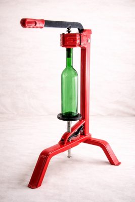 Állványos dugózó – masszív, háromlábú palackzáró nagyobb mennyiségekhez