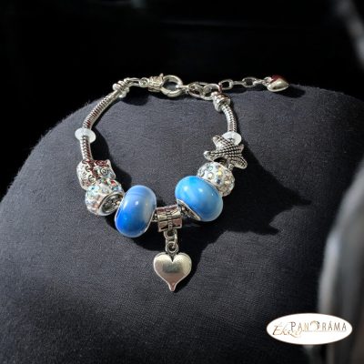 Pandorka karkötő, ezüst színű alapon - kék