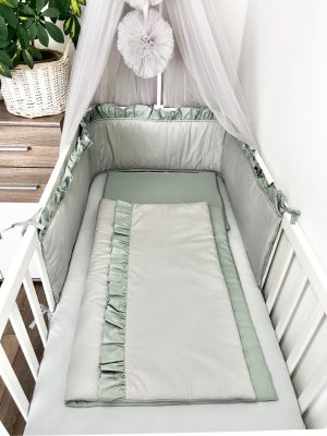 Olíva és Szürke Harmónia – 3 részes fodros babaágynemű szett rácsvédővel