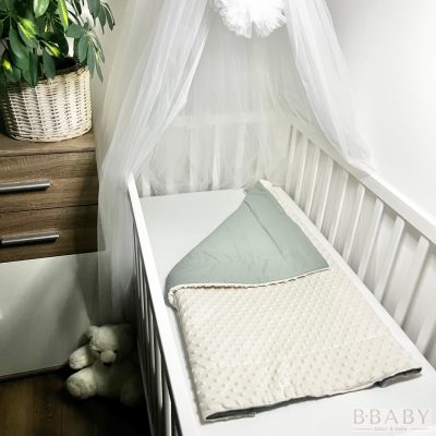 Joey – Puha babatakaró 70×90 cm | Olivazöld pamutvászon, bézs minky, antiallergén töltettel