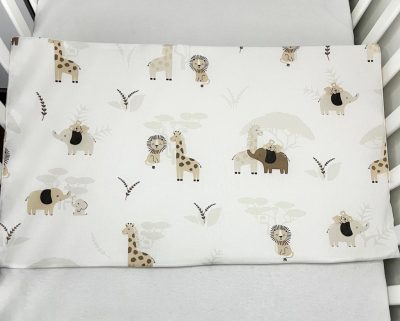 Reflux párna – Szafari Álom | Bézs, fehér és szürke színvilágban, játékos állatmintával