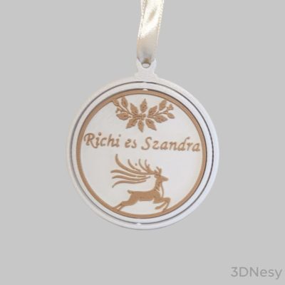 Névvel ellátott pörgős karácsonyfa dísz - Teli háttér szarvas