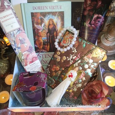 Ajándékcsomag illatokkal, Istennők és angyalok című könyvvel, selfcare box, olvasóbox