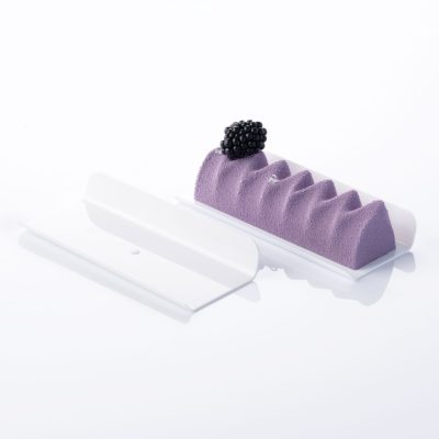 Fehér négyzetes süteményestálca felhajtott széllel, 100 db-os csomag