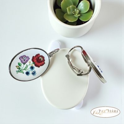 Eredeti Swanis® kristályos, francia kapcsos fülbevaló- Kalocsai fehér ovális