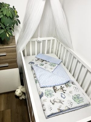 Bbaby 2 részes egybevarrt babaágynemű – Sün Balázs és erdei barátai, világoskék minkyvel