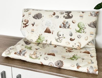 Dínó barátok ovis derékalj – 135x56 cm, kétoldalas, pamut, antiallergén