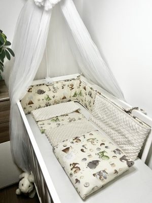 Bbaby 3 részes egybevarrt babaágynemű – Dínó, bézs minky és dinoszauruszos pamutvászon, fejvédővel